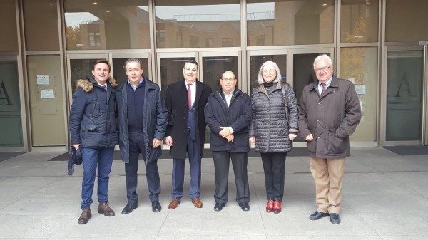 De izda a dcha: José Andrés Palacios, gerente, Juanjo Mena, Daniel Sánchez, presidente, Igor Ijurra, director, Teresa Catalán y Juan Angel Vela del Campo.