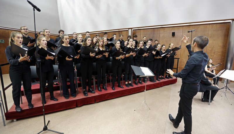 13 sept. Apertura de curso UPNA. Coro Juvenil. 